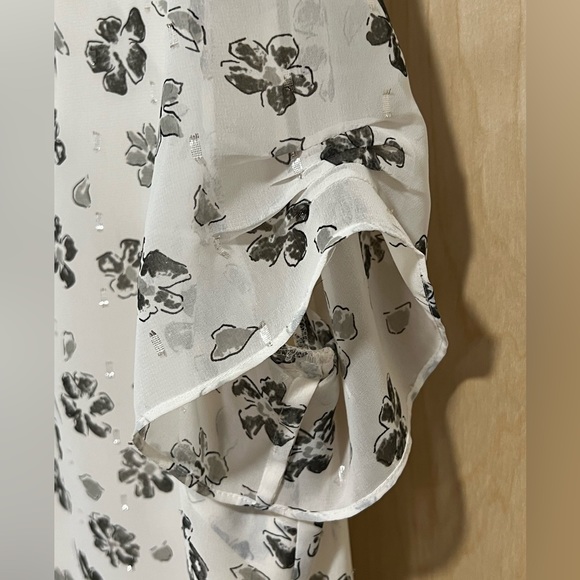 Talbots Short Sleeved Sheer Lines V-Neck Blouse - Picture 3 of 10